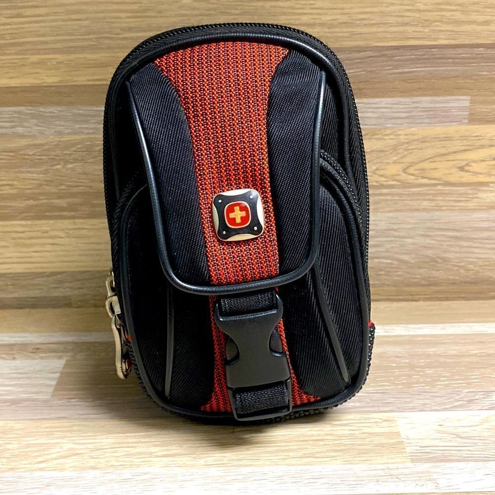 Genuine Wenger Swiss Gear Small Camera Case GA-7812-13 Red Black adjustable